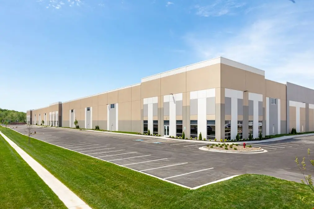 Blue_River_Commerce_Center_KCMO_Bldg_V_NE_corner_wide